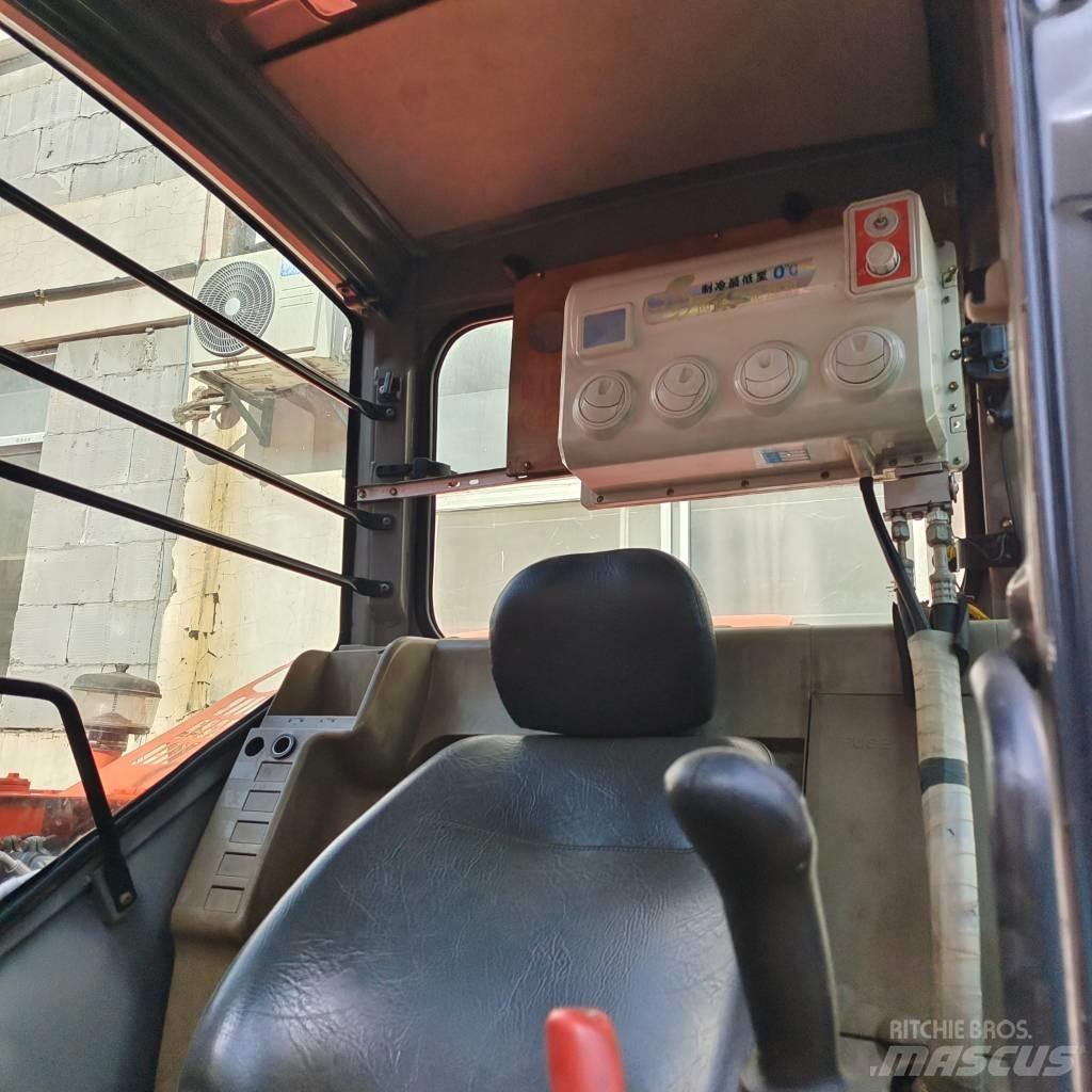 Hitachi ZX 70 Pásová rýpadla