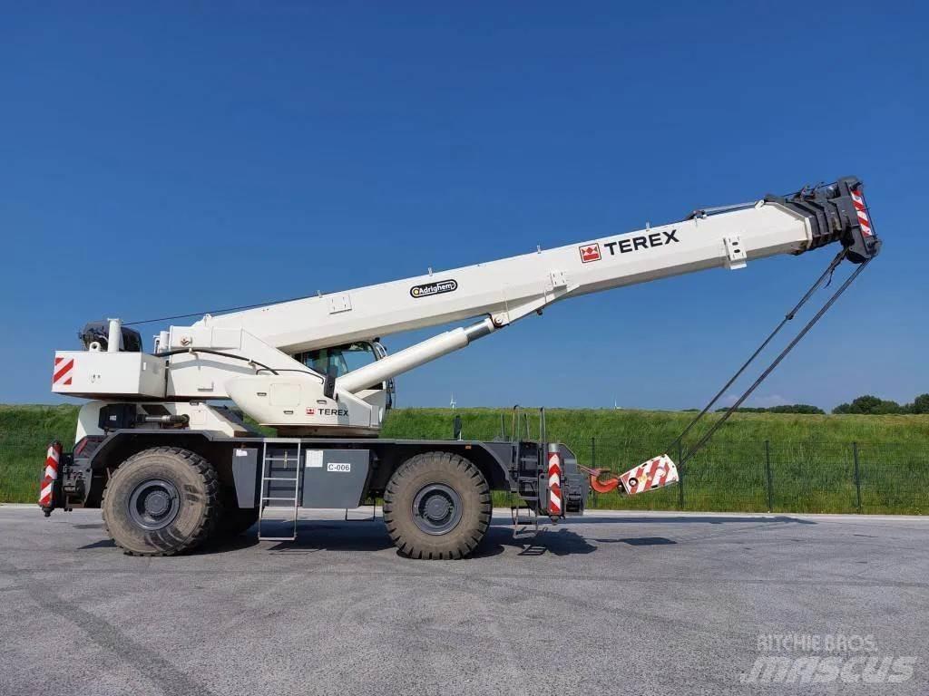 Terex RT90 Jeřáby pro těžký terén