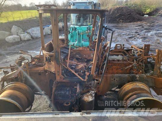JCB Fastrac 4220     rim Pneumatiky, kola a ráfky
