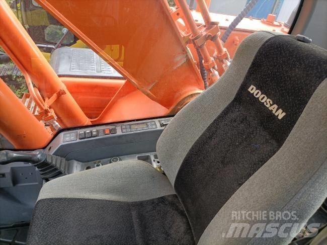 Doosan DX 300 Pásová rýpadla