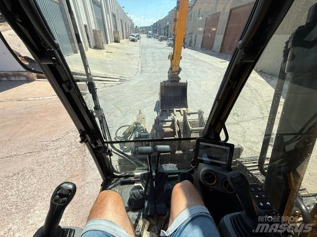 JCB 131 X LCD Pásová rýpadla