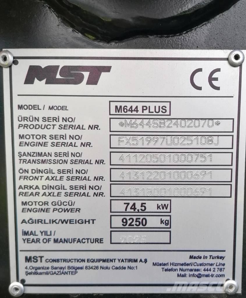 MST M644PLUS Rýpadlo-nakladače