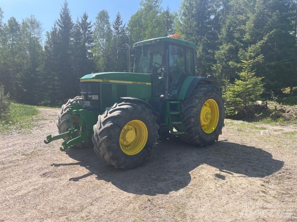 John Deere 7710 Traktory