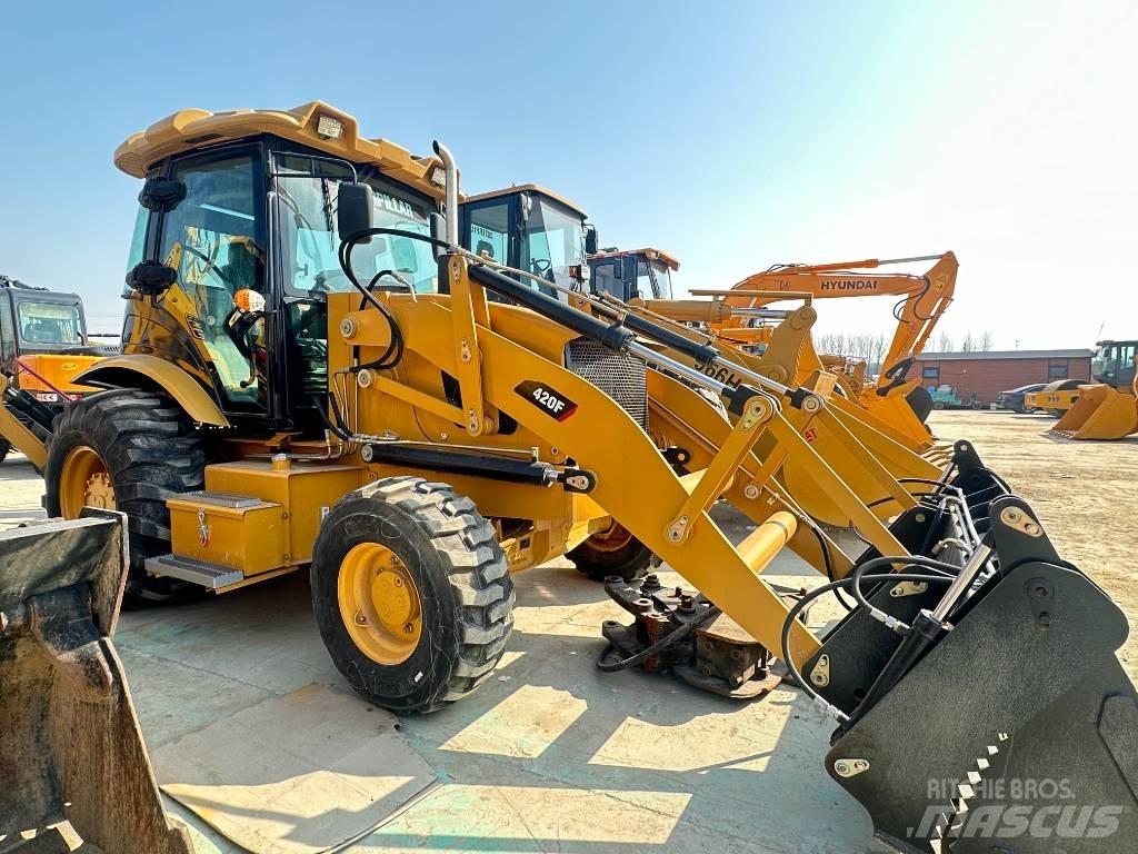 CAT 420F Kolové nakladače