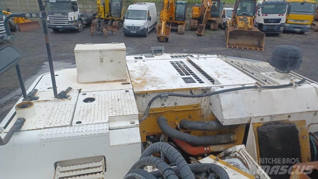 CAT 328 D L Pásová rýpadla
