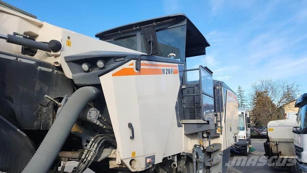 Wirtgen W210 FI Stroje na výrobu betonových prefabrikátů