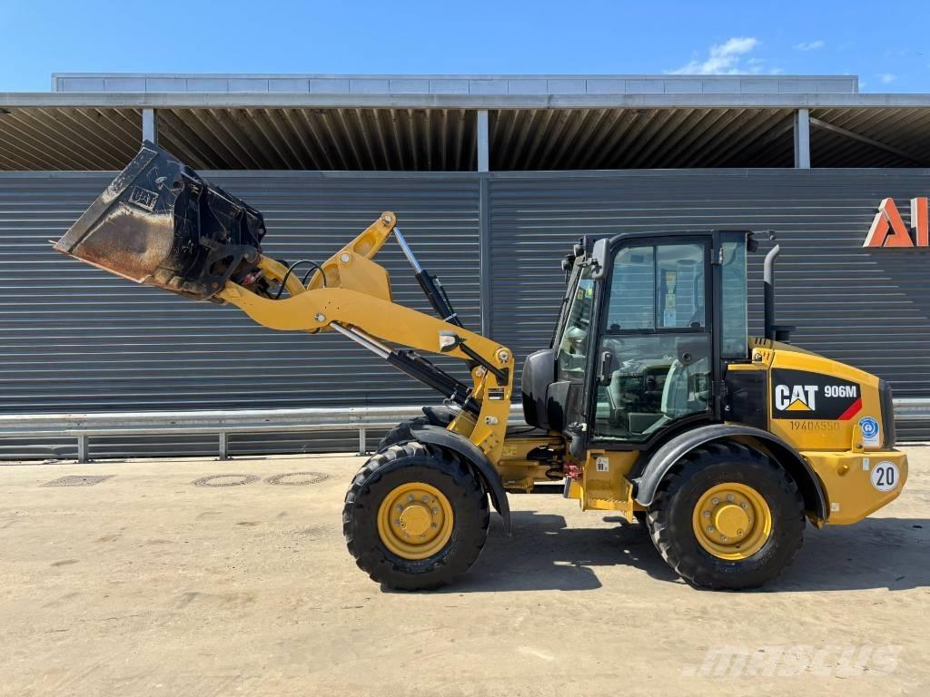 CAT 906M Kolové nakladače