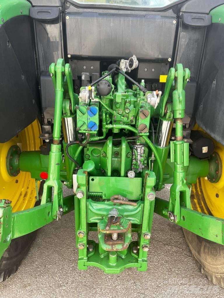John Deere 6115 M Traktory