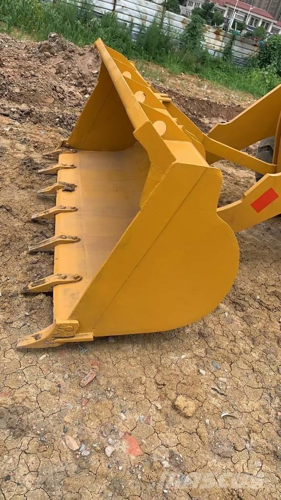 SDLG L 933 Kolové nakladače