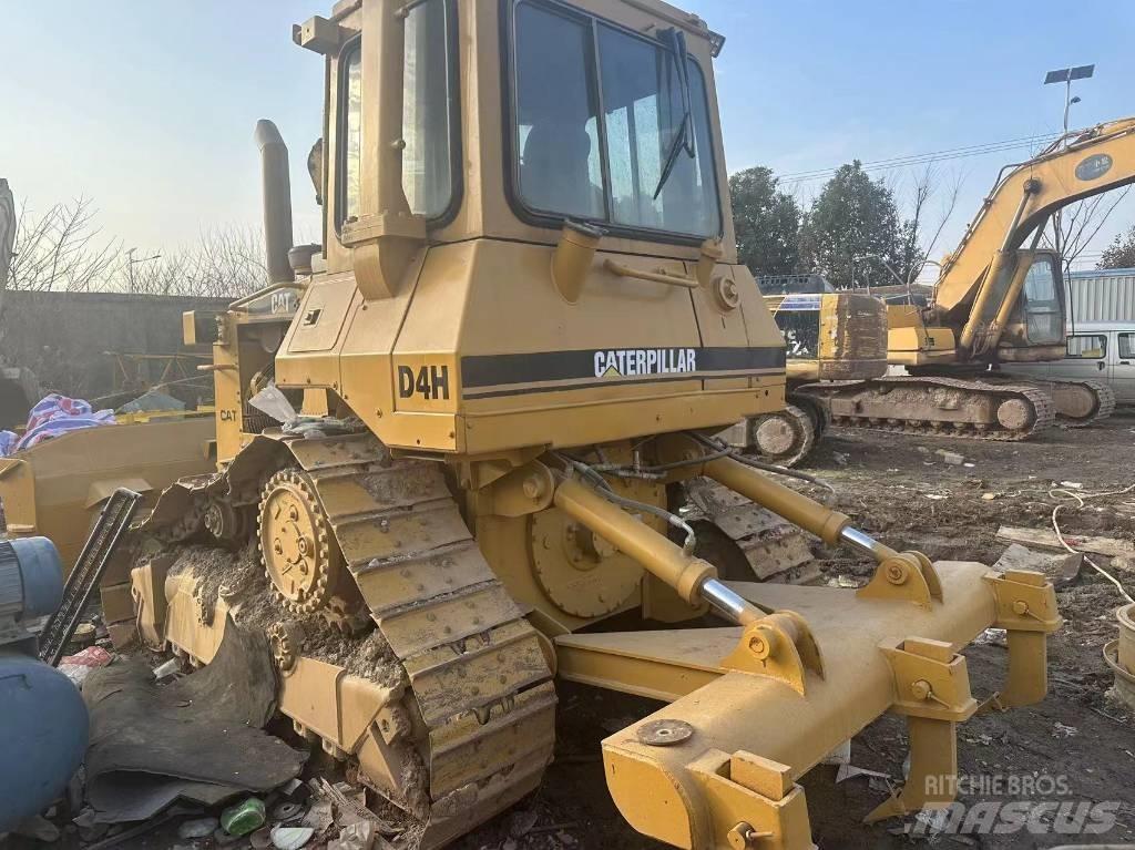 CAT D4H Pásové dozery