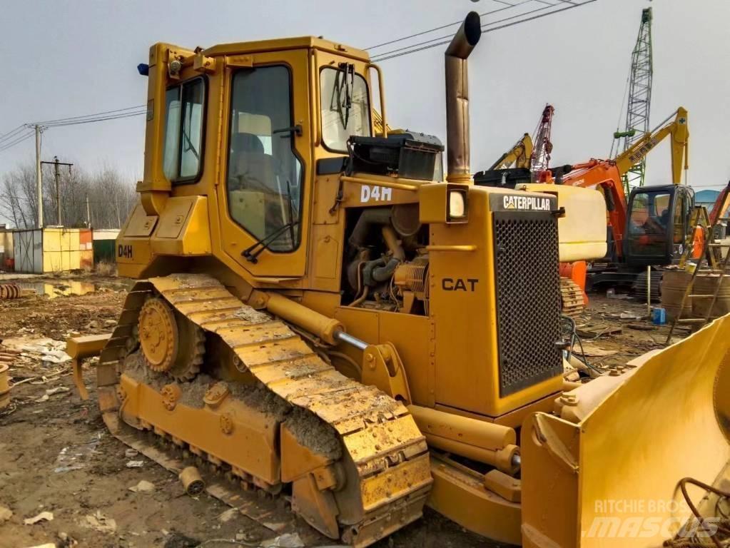 CAT D4H Pásové dozery
