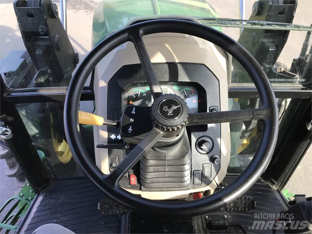 John Deere 5075 E Traktory