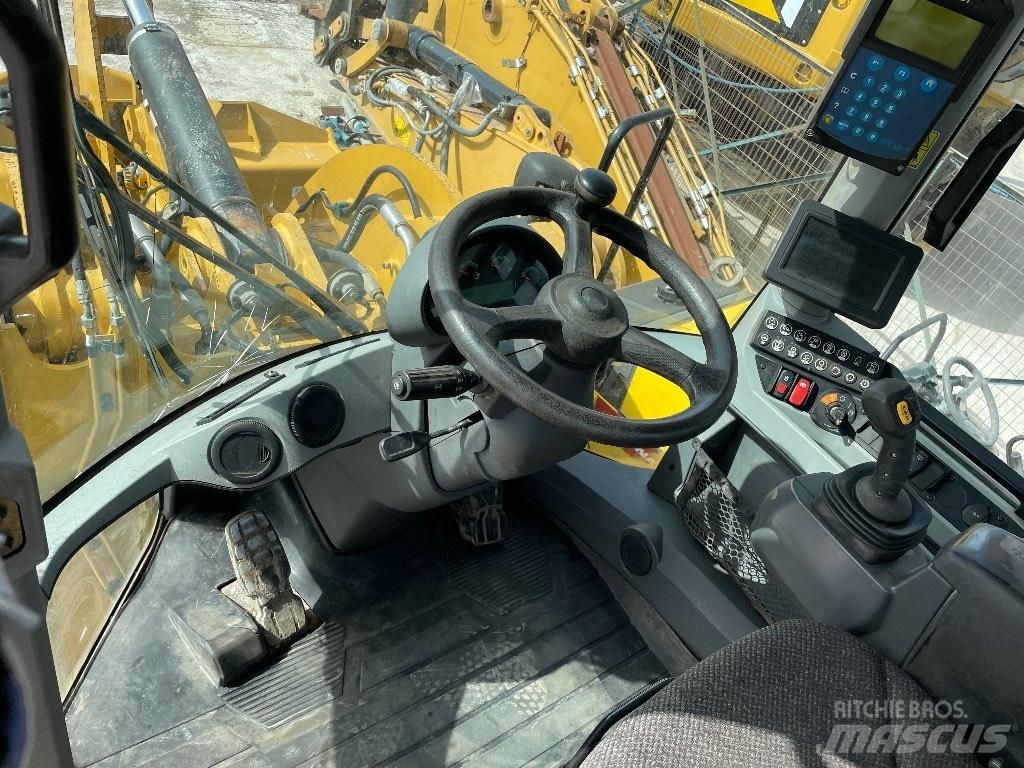 CAT 926M Kolové nakladače