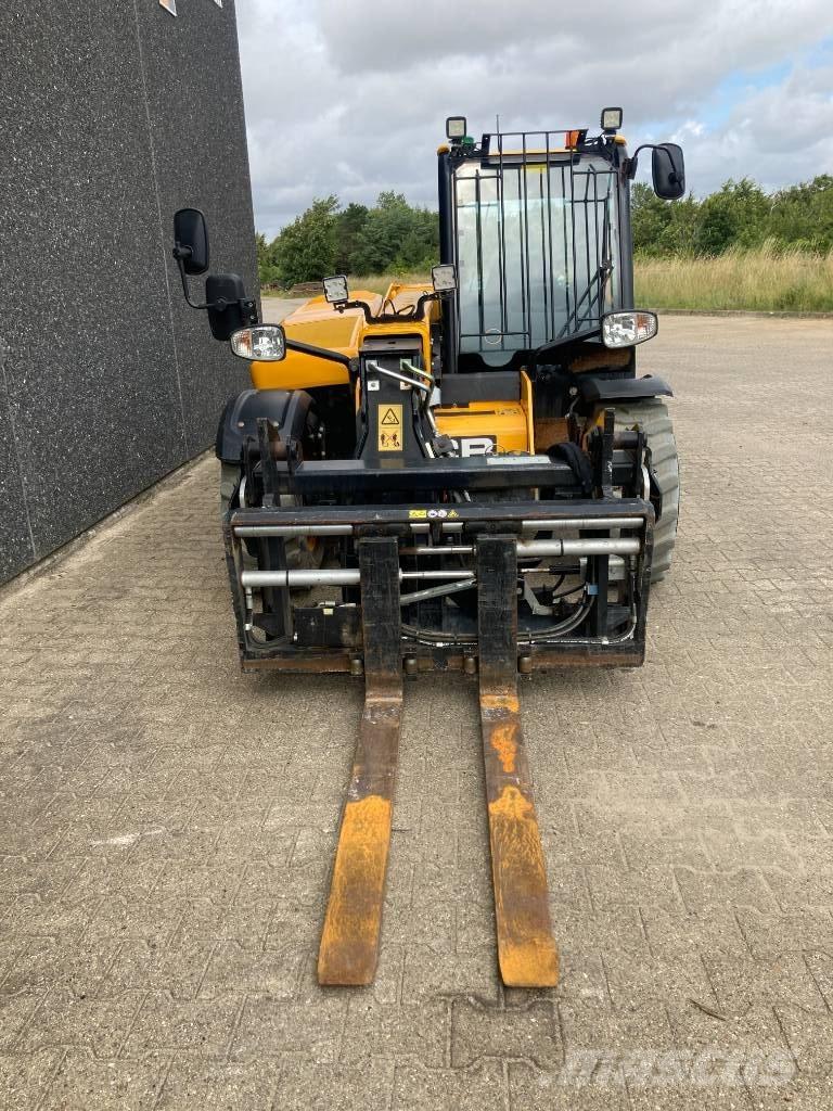 JCB 525-60 E Teleskopické manipulátory