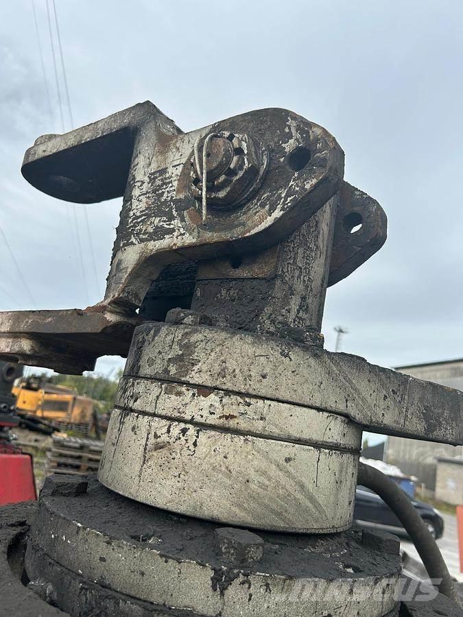 Liebherr 30t Klešťové drapáky