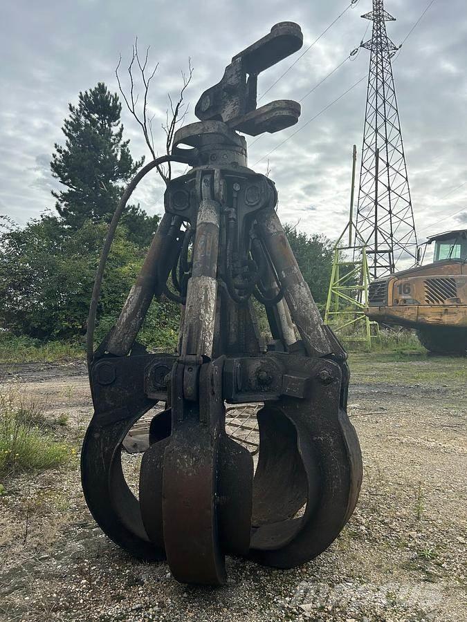 Liebherr 30t Klešťové drapáky