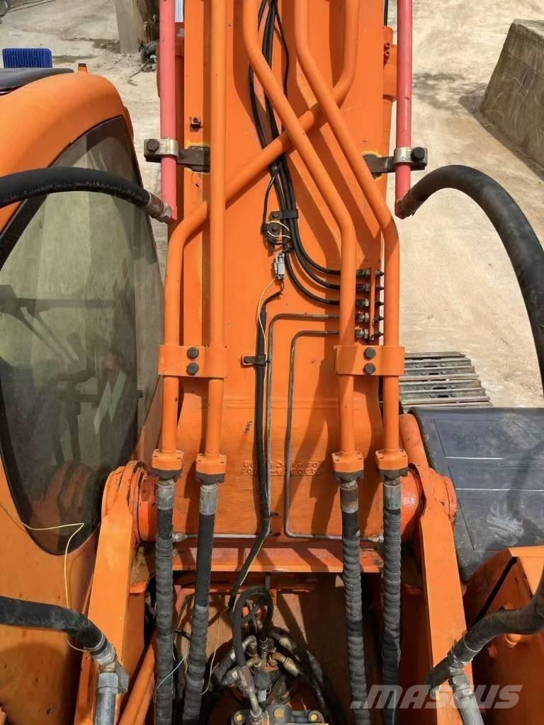 Doosan DX300LC Pásová rýpadla