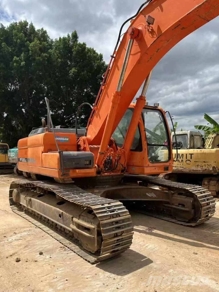 Doosan DX300LC Pásová rýpadla