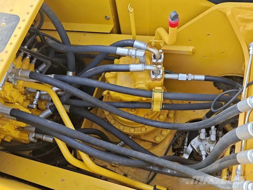 Komatsu PC 200 Pásová rýpadla