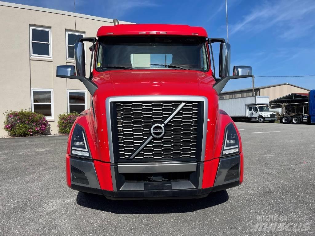 Volvo VNL64T300 Tahače