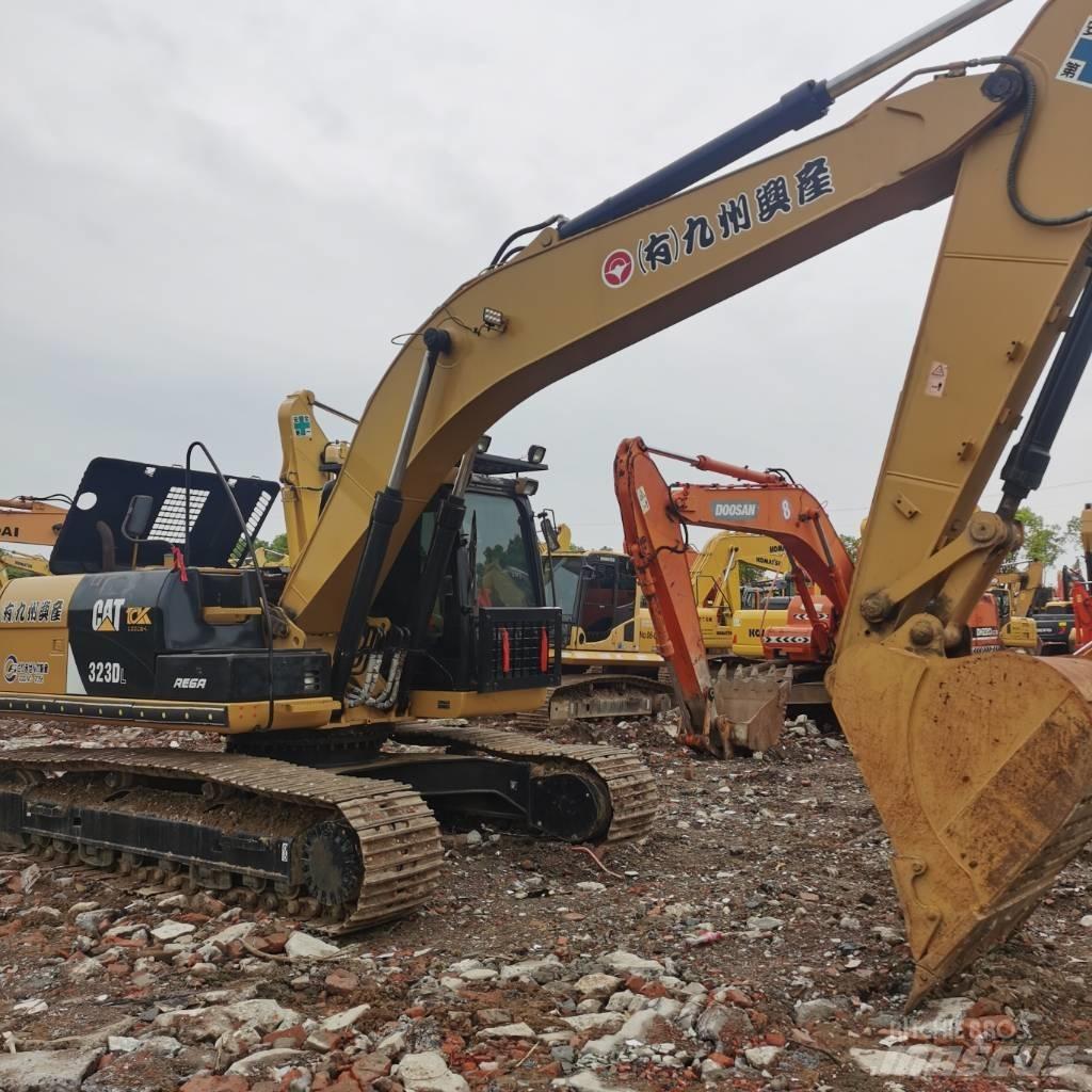 CAT 323DL Pásová rýpadla