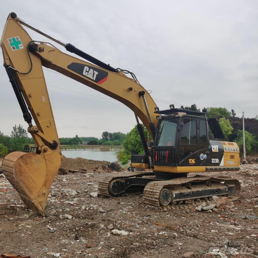 CAT 323DL Pásová rýpadla