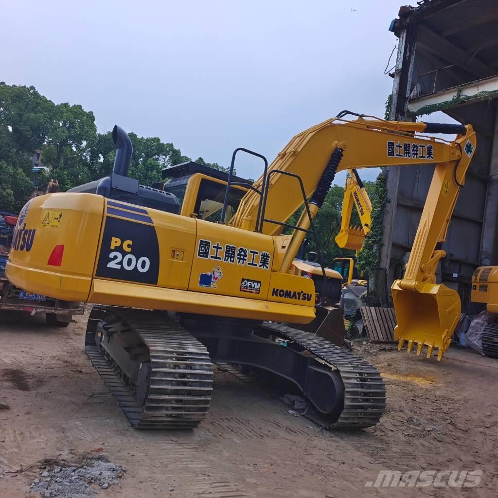 Komatsu PC 200 Pásová rýpadla