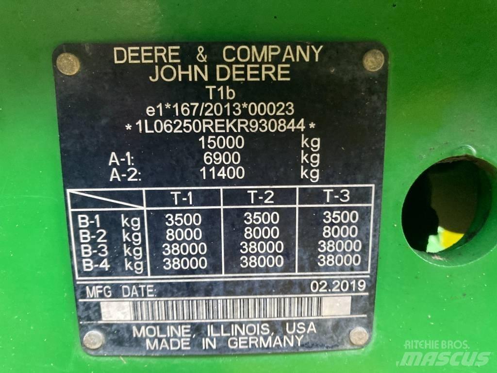 John Deere 6250 R Traktory