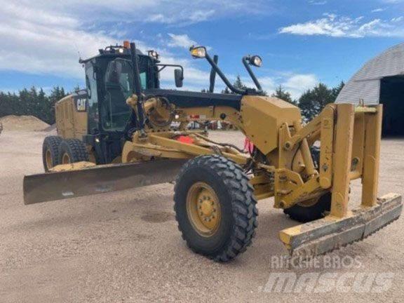 CAT 140 M 2 Grejdry