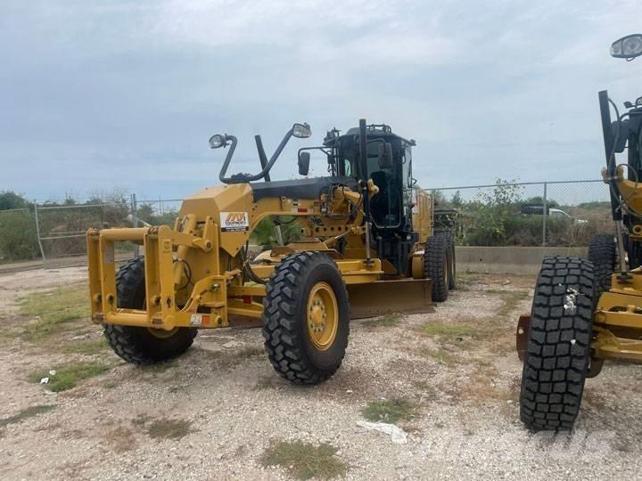 CAT 140 M 2 Grejdry