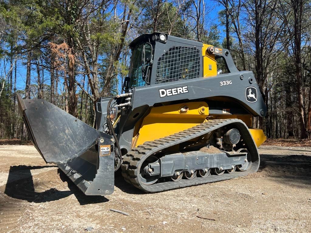 John Deere 333G Smykem řízené nakladače