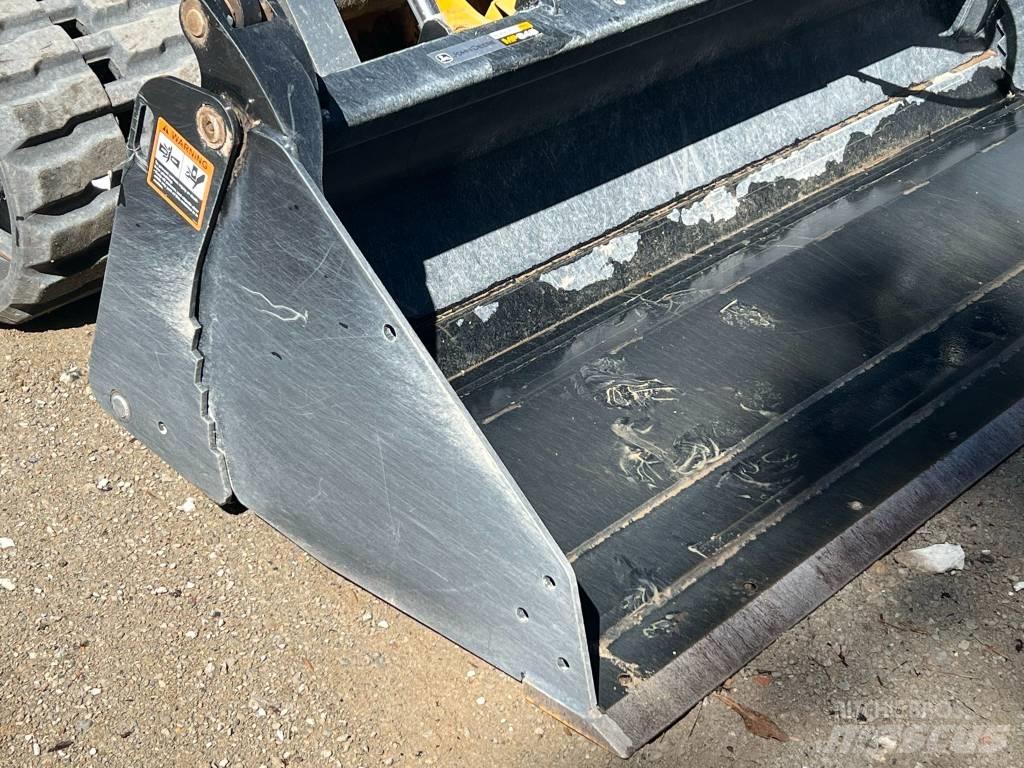 John Deere 333G Smykem řízené nakladače