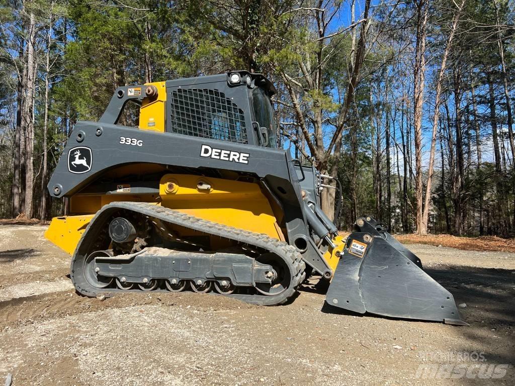 John Deere 333G Smykem řízené nakladače