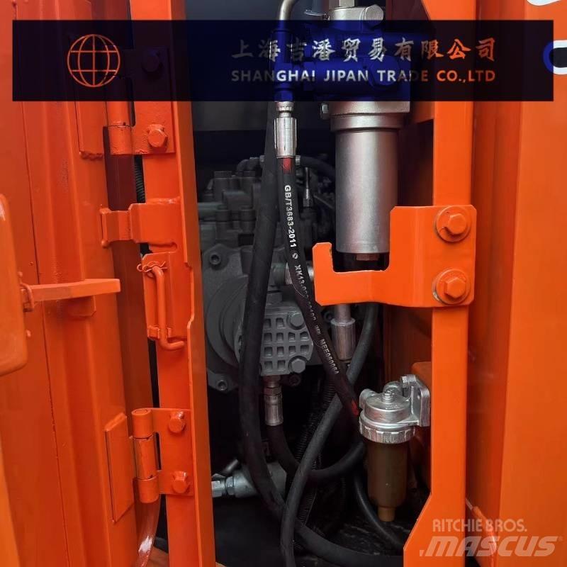 Hitachi ZX 135 Pásová rýpadla