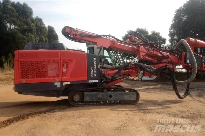 Sandvik DP1500i Povrchové vrtací stroje