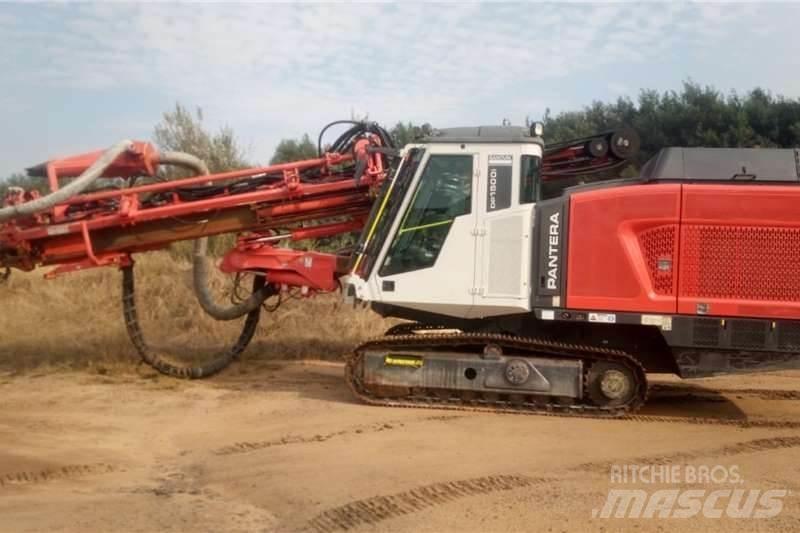 Sandvik DP1500i Povrchové vrtací stroje
