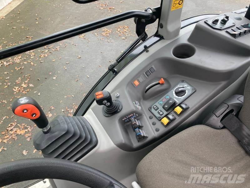 CLAAS NEXOS 240 M Traktory