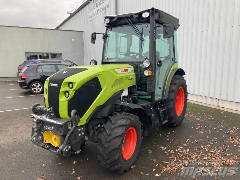 CLAAS NEXOS 240 M Traktory