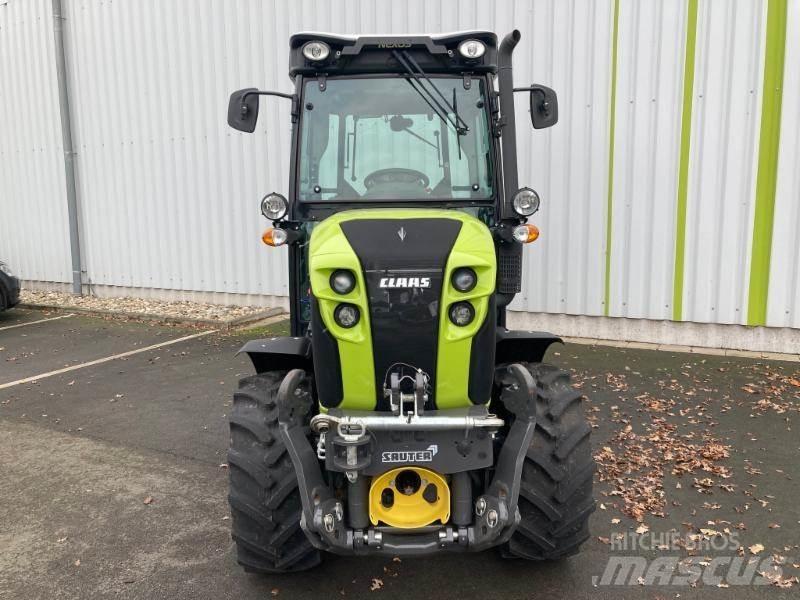 CLAAS NEXOS 240 M Traktory