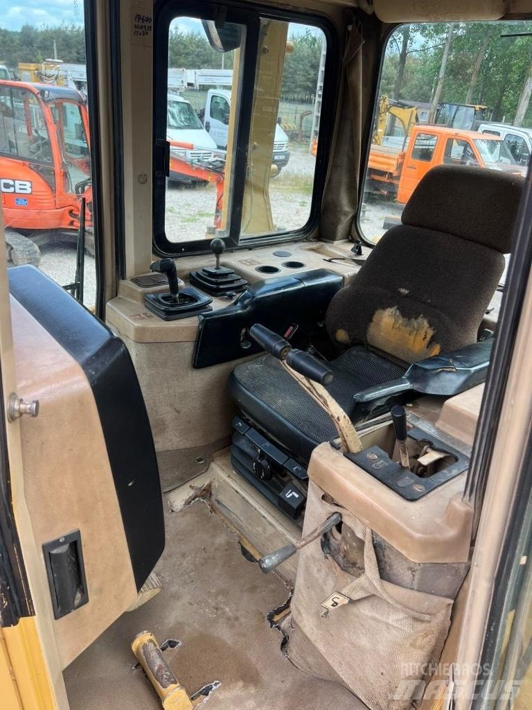 CAT D 6 M Pásové dozery