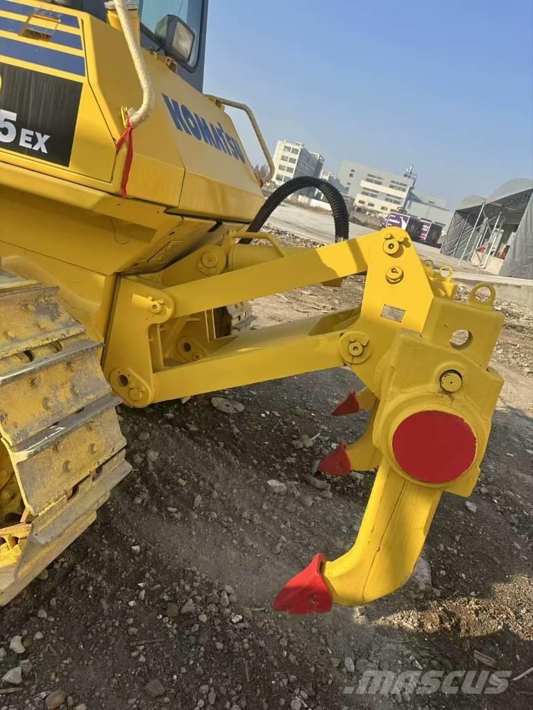 Komatsu D 85 E Pásové dozery