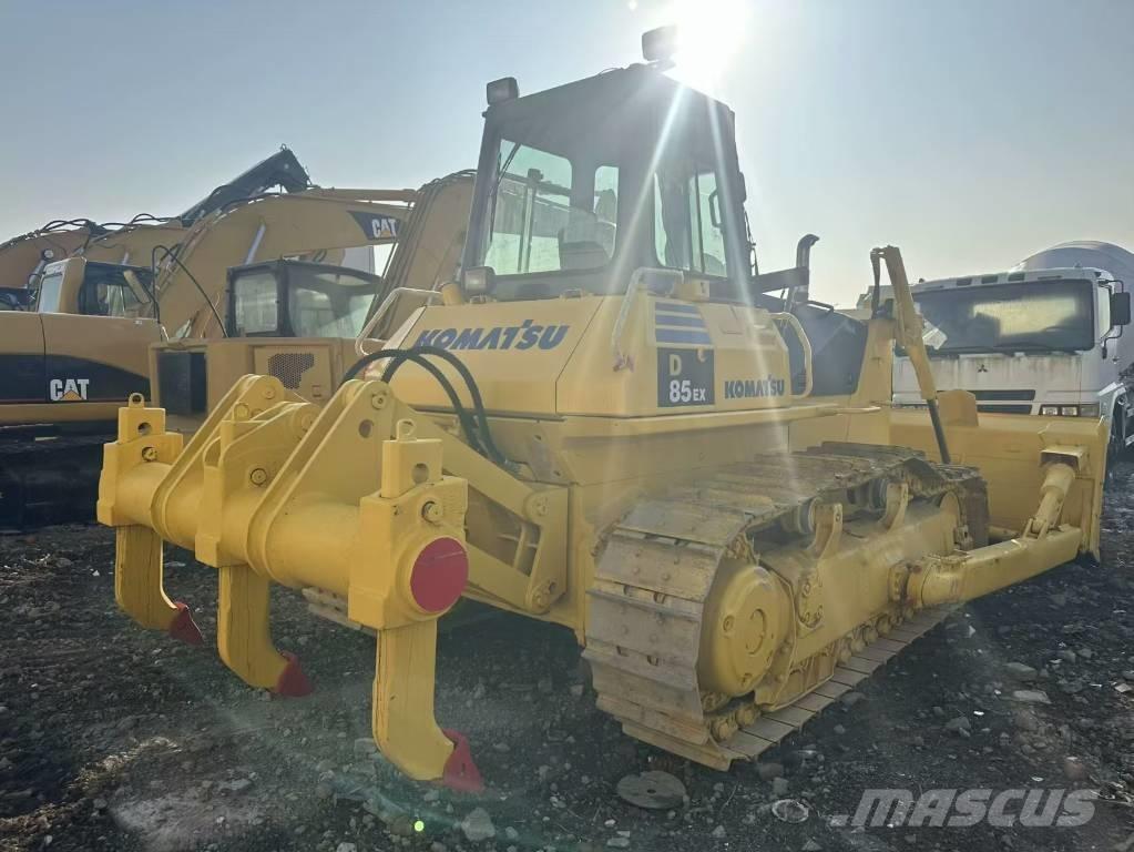 Komatsu D 85 E Pásové dozery