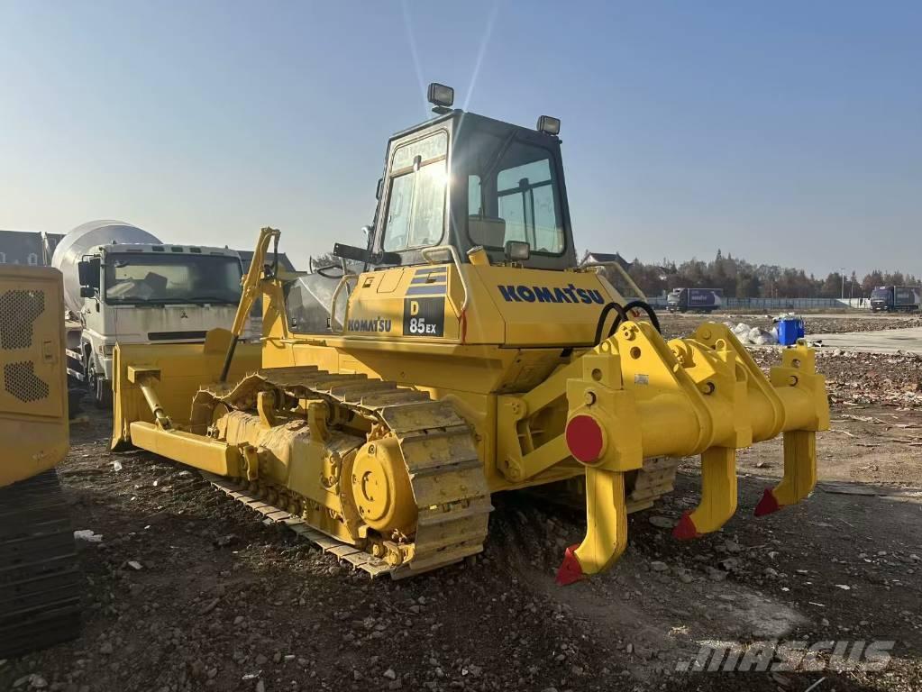Komatsu D 85 E Pásové dozery