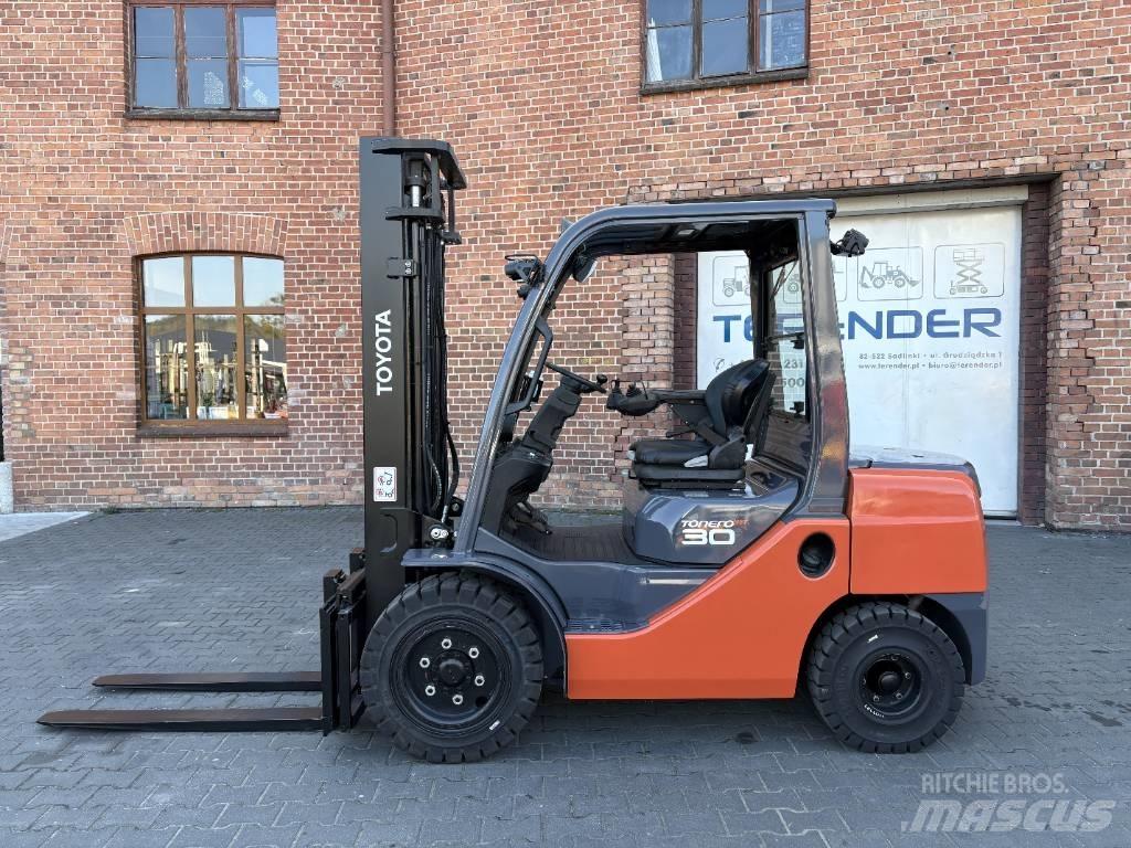 Toyota 06-8FDF30 Dieselové vozíky