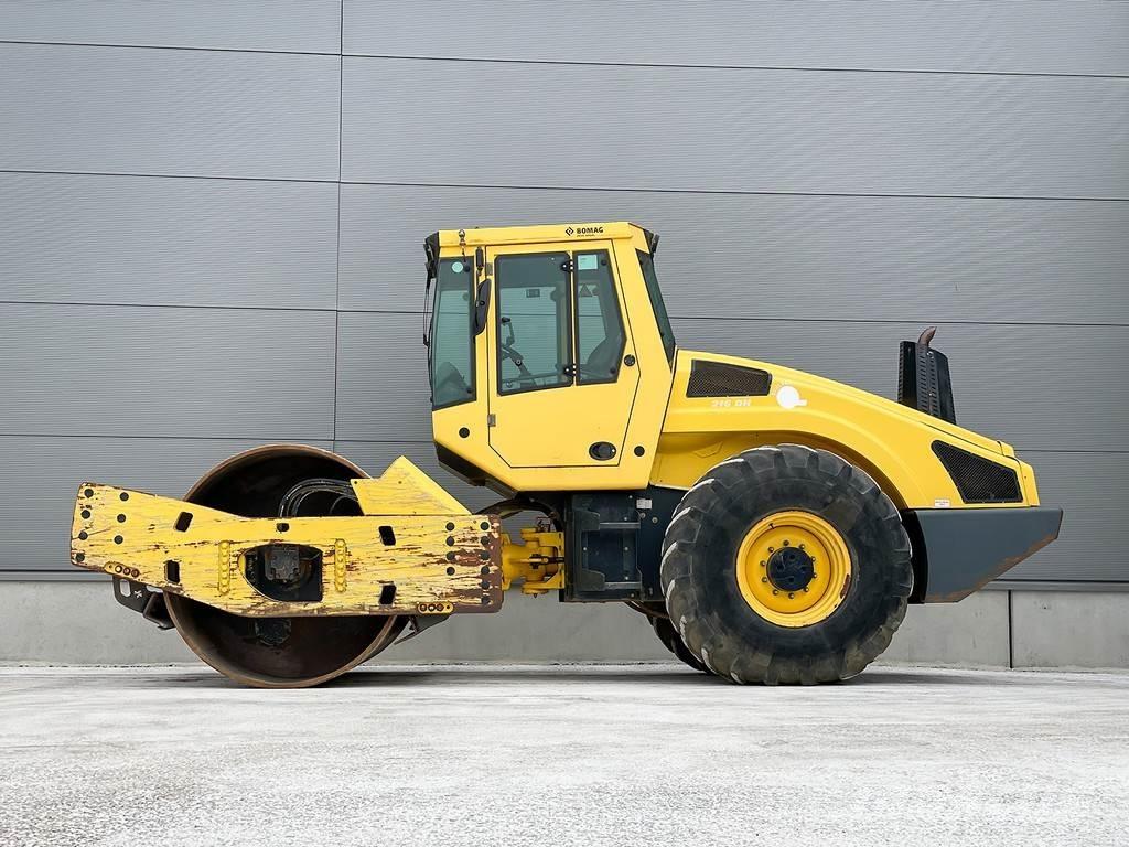 Bomag BW 216 DH-4i Tahačové válce