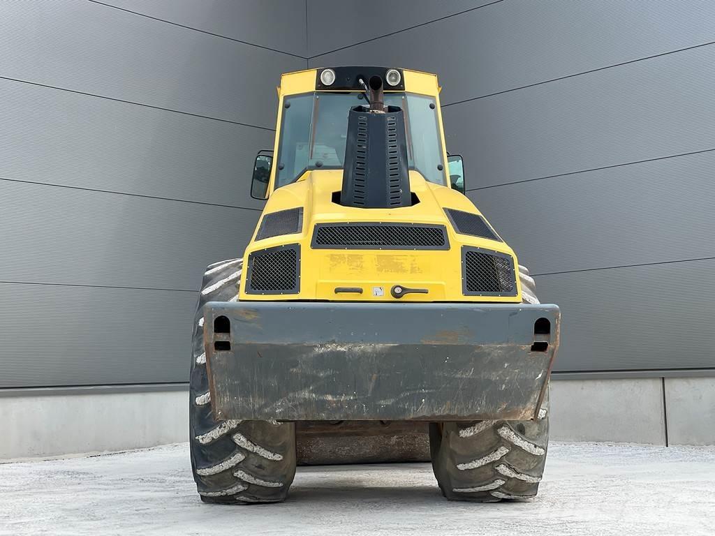 Bomag BW 216 DH-4i Tahačové válce
