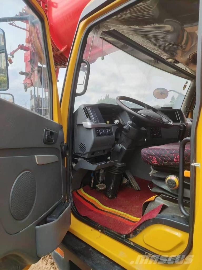 Sany STC1300C8 Univerzální terénní jeřáby