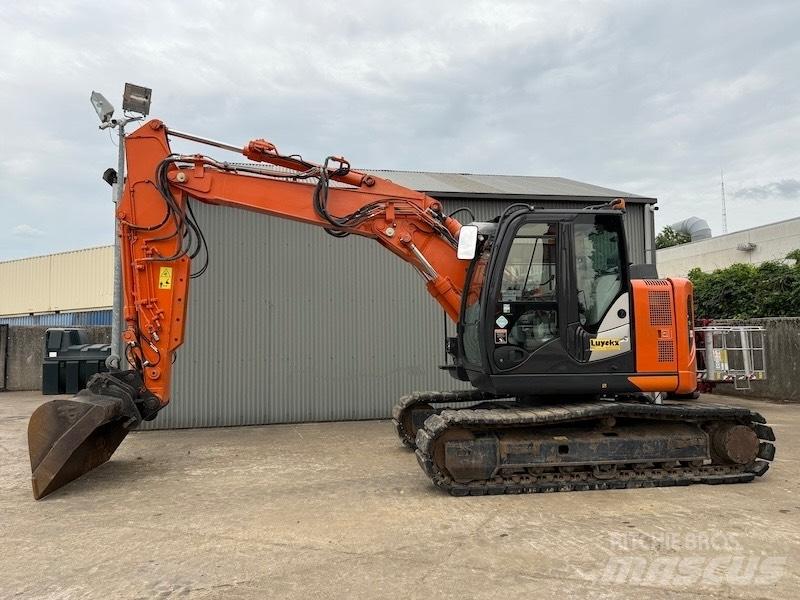 Hitachi ZX 135 US-6 Pásová rýpadla