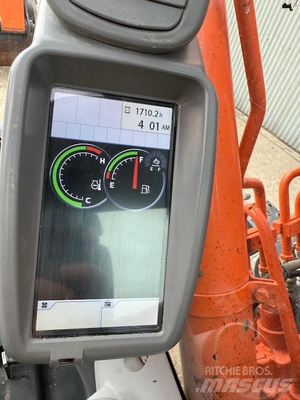 Hitachi ZX 135 US-6 Pásová rýpadla