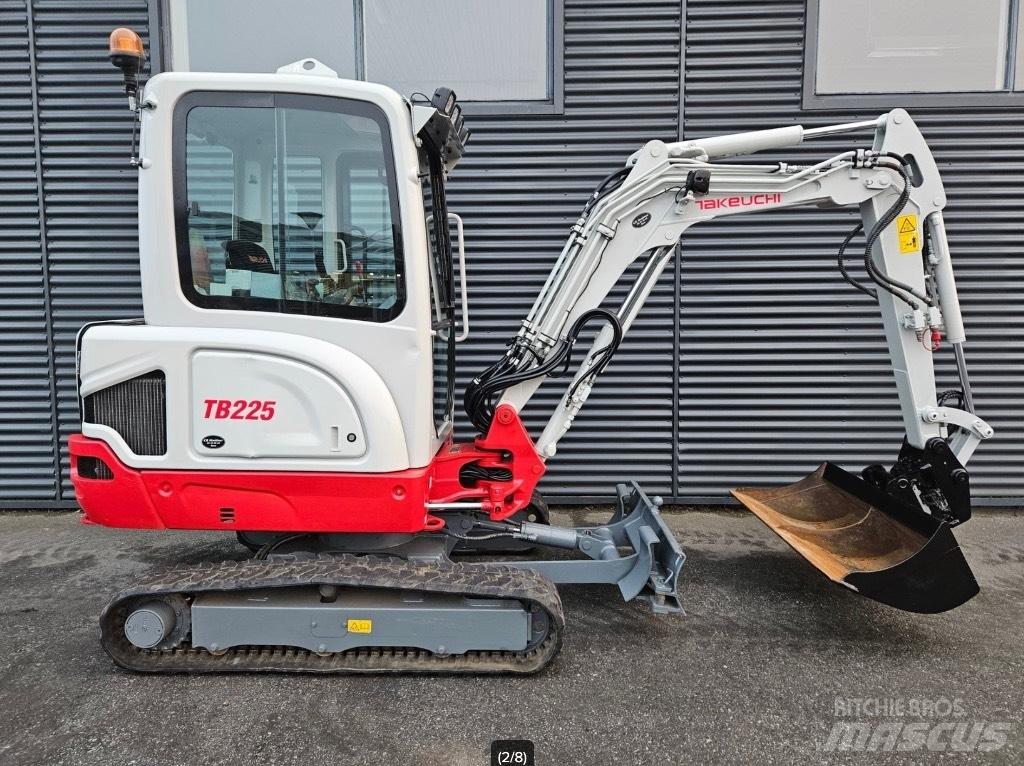 Takeuchi TB 225 Mini rýpadla < 7t